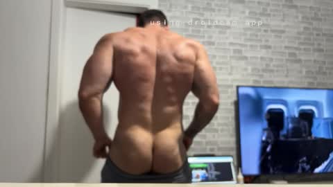 Snapshot of couplemuscle40 chatting on October 2025 02:20:01 AM couplemuscle40 online show from October 2025 02:20:01 AM