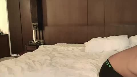 Sandra and Tom online show from January 2025 07:04:01 PM