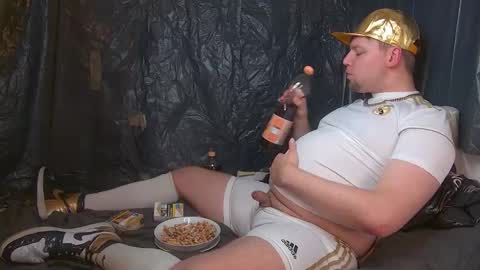 Snapshot of cravingboy chatting on October 2025 07:54:02 PM robin online show from October 2025 07:54:02 PM