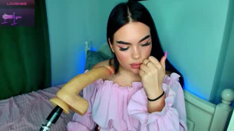 Snapshot of crazy__berry chatting on November 2025 07:19:02 AM Eva online show from November 2025 07:19:02 AM