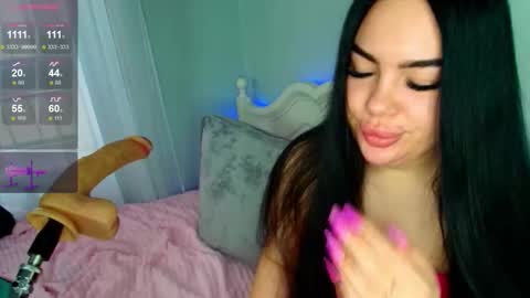 Snapshot of crazy__berry chatting on November 2025 06:18:02 AM Eva online show from November 2025 06:18:02 AM