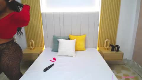 Snapshot of crazybigass chatting on February 2026 12:59:02 PM Sara online show from February 2026 12:59:02 PM