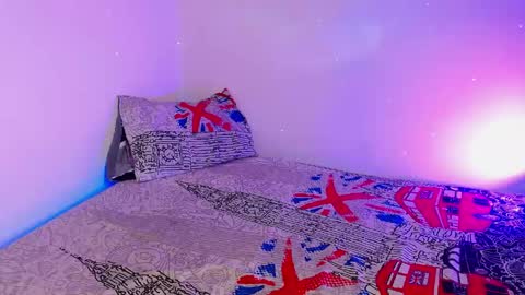 Snapshot of crazyfantasies_ chatting on April 2026 04:21:02 AM Mely online show from April 2026 04:21:02 AM