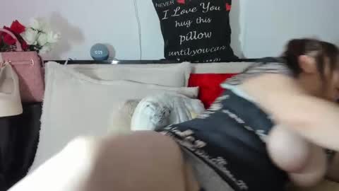 Snapshot of crazygirlsweet chatting on February 2025 03:08:02 PM LAURA online show from February 2025 03:08:02 PM