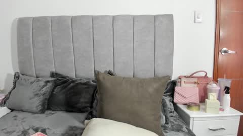 Snapshot of crazygirlsweet chatting on October 2025 08:41:01 PM LAURA online show from October 2025 08:41:01 PM