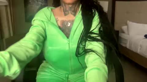 Snapshot of creamyexotica chatting on December 2024 10:14:02 AM CreamyExotica online show from December 2024 10:14:02 AM