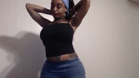 Snapshot of creamyexotica chatting on September 2025 01:02:01 PM CreamyExotica online show from September 2025 01:02:01 PM