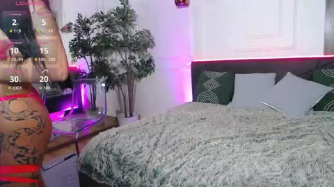 Snapshot of creamyinkk chatting on October 2025 07:01:01 AM Sophie online show from October 2025 07:01:01 AM