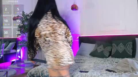 Snapshot of creamyinkk chatting on October 2025 08:27:05 AM Sophie online show from October 2025 08:27:05 AM