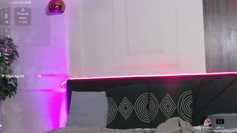 Snapshot of creamyinkk chatting on October 2025 04:13:02 AM Sophie online show from October 2025 04:13:02 AM