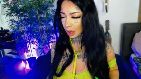 Snapshot of creamyinkk chatting on February 2026 06:12:01 AM Sophie online show from February 2026 06:12:01 AM