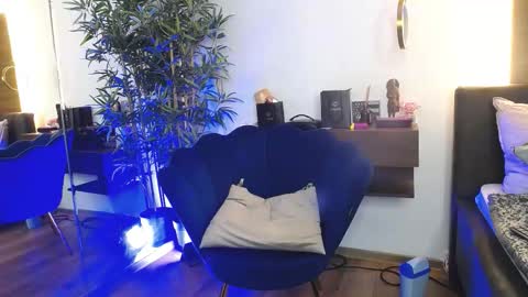 Snapshot of creamyinkk chatting on February 2026 06:33:02 AM Sophie online show from February 2026 06:33:02 AM