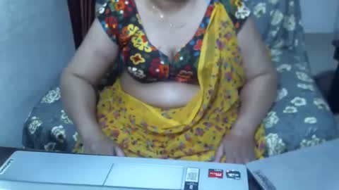 Snapshot of crezybhabihot chatting on January 2025 09:08:02 PM Sonika69 online show from January 2025 09:08:02 PM