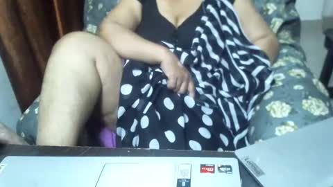 Snapshot of crezybhabihot chatting on February 2025 04:07:01 AM Sonika69 online show from February 2025 04:07:01 AM