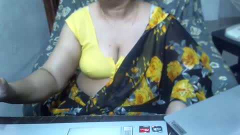 Snapshot of crezybhabihot chatting on March 2025 11:42:01 PM Sonika69 online show from March 2025 11:42:01 PM