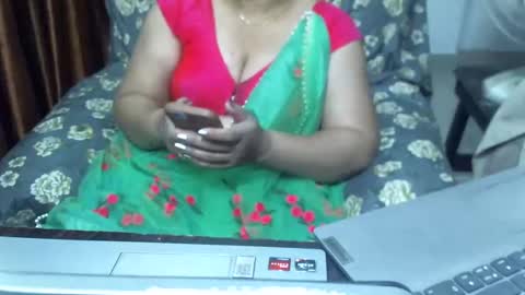 Snapshot of crezybhabihot chatting on March 2025 05:28:01 AM Sonika69 online show from March 2025 05:28:01 AM