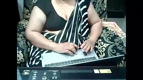 Snapshot of crezybhabihot chatting on September 2025 01:04:01 PM Sonika69 online show from September 2025 01:04:01 PM