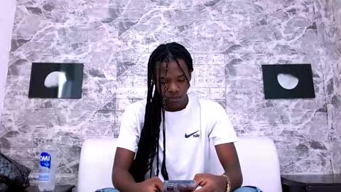 CriisBrown  online show from November 2025 11:21:02 AM