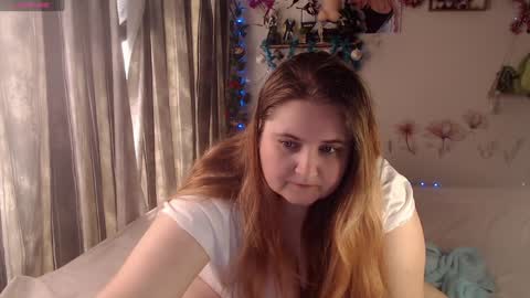 Snapshot of crim0nrose chatting on December 2024 09:28:01 AM Crimson Rose online show from December 2024 09:28:01 AM
