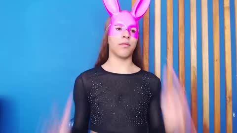 Snapshot of crisevanz18 chatting on February 2025 03:12:02 PM Cris Evanz online show from February 2025 03:12:02 PM