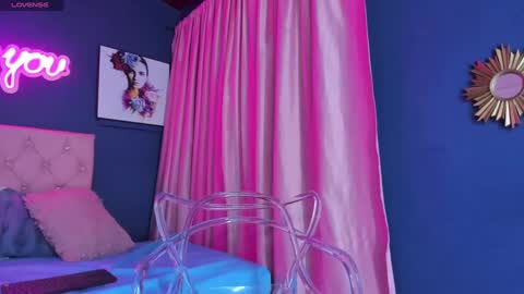 Snapshot of crisevanz18 chatting on September 2025 01:10:01 PM Cris Evanz online show from September 2025 01:10:01 PM