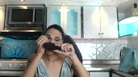 Snapshot of crisozzz chatting on May 2026 05:43:01 PM Cristina Onazis online show from May 2026 05:43:01 PM