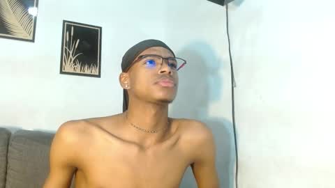 criss_zuri online show from November 2025 11:31:02 AM
