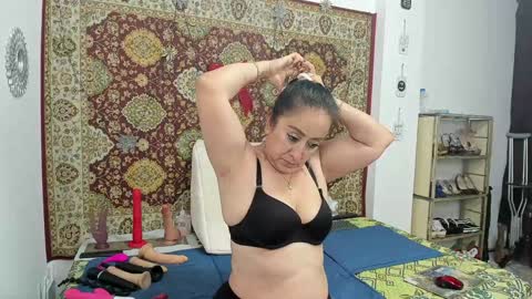 Snapshot of cristal_18xxx chatting on January 2025 07:23:02 PM Cristal online show from January 2025 07:23:02 PM