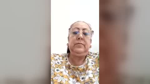 Snapshot of cristal_18xxx chatting on June 2026 05:27:01 PM Cristal online show from June 2026 05:27:01 PM