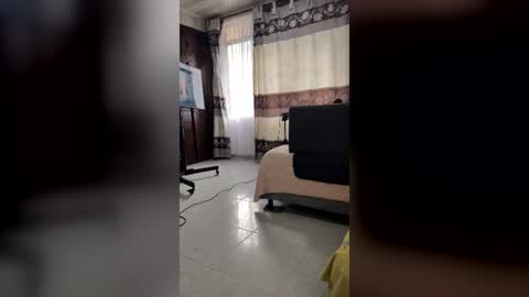 Snapshot of cristal_18xxx chatting on July 2026 01:04:01 PM Cristal online show from July 2026 01:04:01 PM