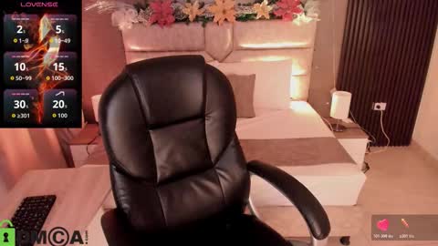 cristal__adams online show from November 2025 12:30:01 PM