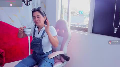 Snapshot of cristal_crossfit chatting on January 2026 06:23:02 PM Cristal online show from January 2026 06:23:02 PM