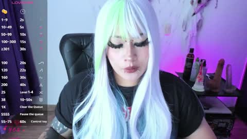 Snapshot of cristal_kosh chatting on March 2025 11:08:02 AM Cris online show from March 2025 11:08:02 AM