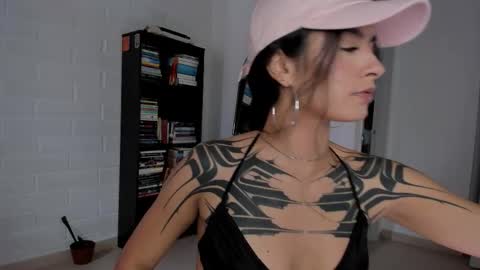 Cristal  online show from February 2026 08:49:01 PM