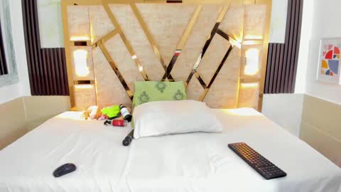 cristin  online show from December 2024 06:53:01 PM