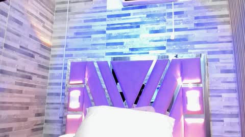 cristin  online show from November 2025 11:51:02 AM