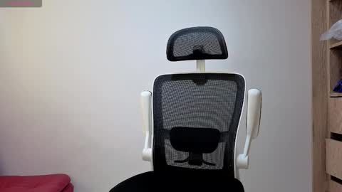 cristopher23  online show from October 2025 02:04:02 PM