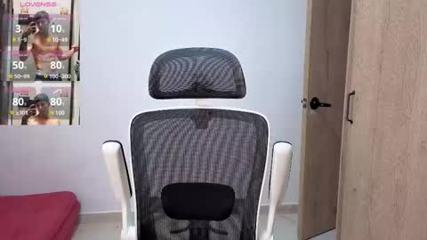 cristopher23  online show from October 2025 01:43:02 PM