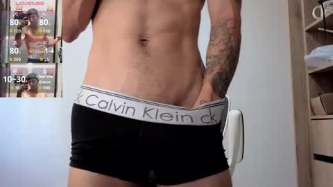 cristopher23  online show from October 2025 07:03:01 PM