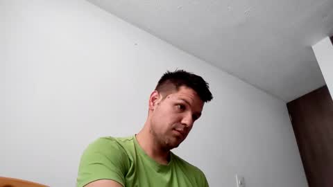 cristopher3042 online show from February 2025 03:01:02 PM