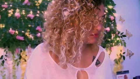 Snapshot of crysrus chatting on December 2024 01:18:01 AM crysrus online show from December 2024 01:18:01 AM