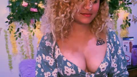 Snapshot of crysrus chatting on December 2024 12:07:01 AM crysrus online show from December 2024 12:07:01 AM