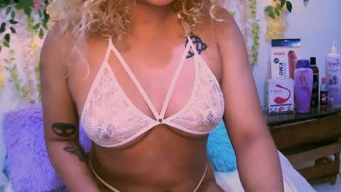 Snapshot of crysrus chatting on December 2024 01:05:01 AM crysrus online show from December 2024 01:05:01 AM