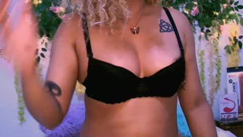 Snapshot of crysrus chatting on December 2024 02:56:02 AM crysrus online show from December 2024 02:56:02 AM