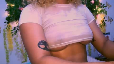 Snapshot of crysrus chatting on December 2024 01:08:01 AM crysrus online show from December 2024 01:08:01 AM