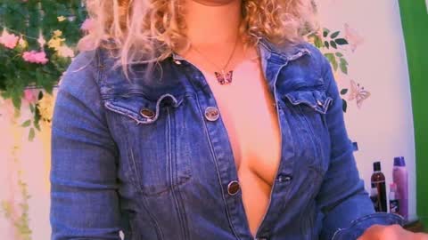 Snapshot of crysrus chatting on December 2024 12:11:02 AM crysrus online show from December 2024 12:11:02 AM