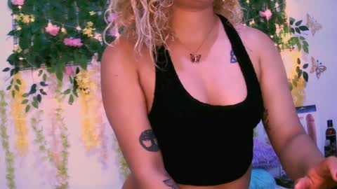 Snapshot of crysrus chatting on December 2024 08:27:02 PM crysrus online show from December 2024 08:27:02 PM