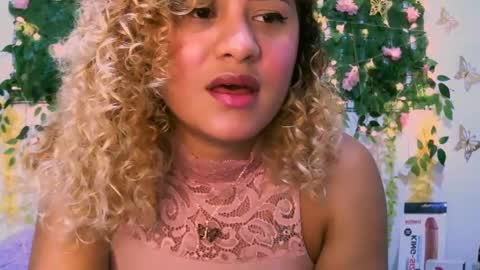 Snapshot of crysrus chatting on February 2025 12:15:01 AM crysrus online show from February 2025 12:15:01 AM