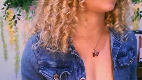 Snapshot of crysrus chatting on March 2025 02:36:01 AM crysrus online show from March 2025 02:36:01 AM