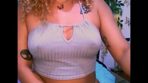 Snapshot of crysrus chatting on October 2025 01:38:01 AM crysrus online show from October 2025 01:38:01 AM